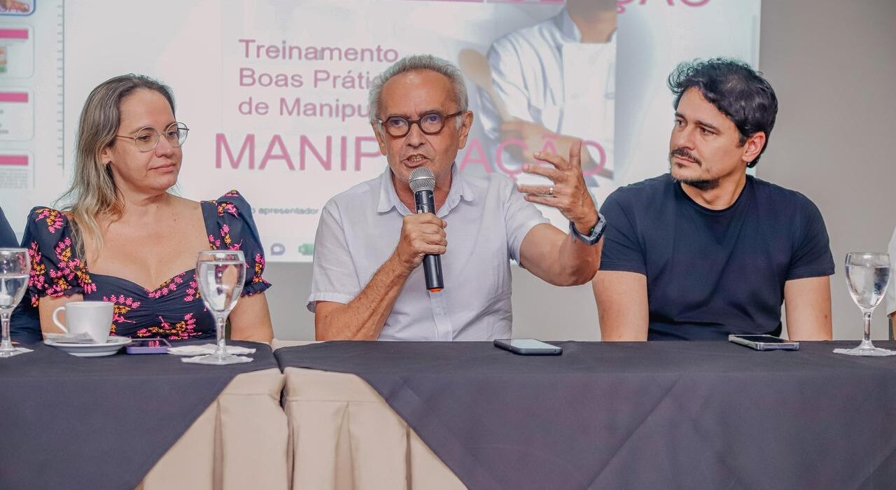 Prefeito abre curso de manipulação de alimentos e projeta oportunidades de trabalho no setor de turismo e serviços