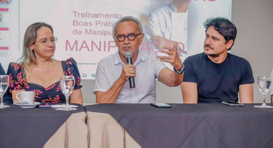 Prefeito abre curso de manipulação de alimentos e projeta oportunidades de trabalho no setor de turismo e serviços