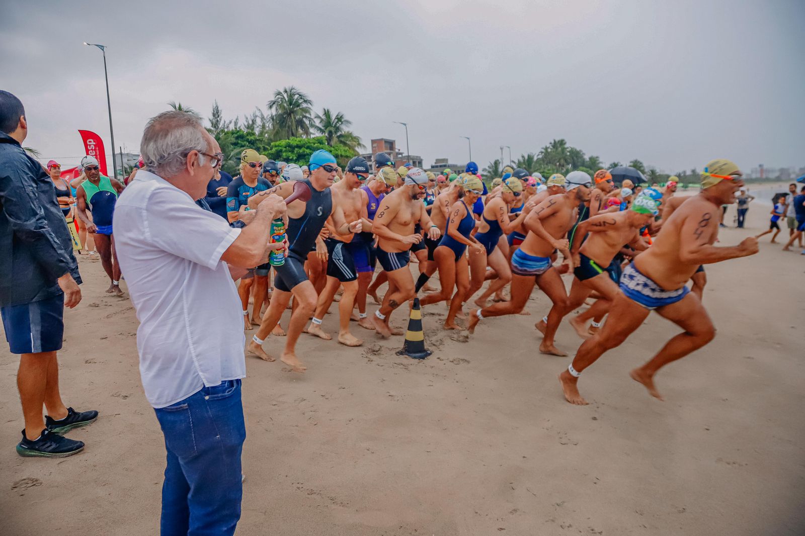 Prefeito dá largada no Festival de Natação e Aquathlon e destaca incentivo ao esporte para fazer de João Pessoa uma cidade com mais qualidade de vida