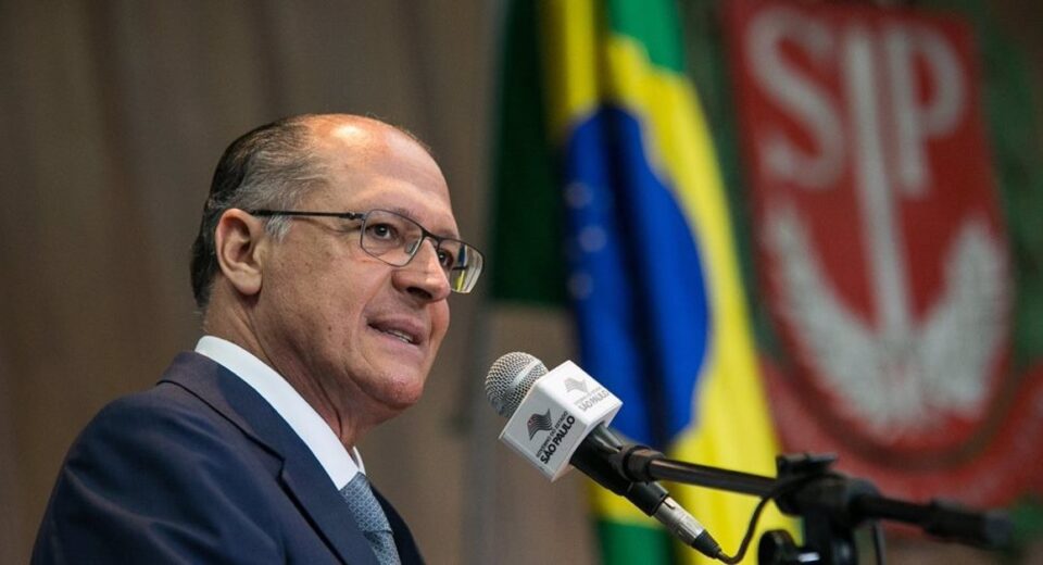 Após o presidente do Senado, Rodrigo Pacheco (PSD-MG) criticar o ministro da Fazenda, Fernando Haddad, por dizer que o Congresso desidratou projetos para ajustar as contas públicas, o vice-presidente da República, Geraldo Alckmin (PSB), defendeu "diálogo entre poderes" e disse que "responsabilidade fiscal é um dever de todos.