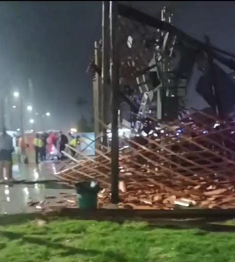 Parte da estrutura da casa de shows Up Garden, localizada no bairro Altiplano Cabo Branco, em João Pessoa, desabou no fim da noite deste domingo (28).