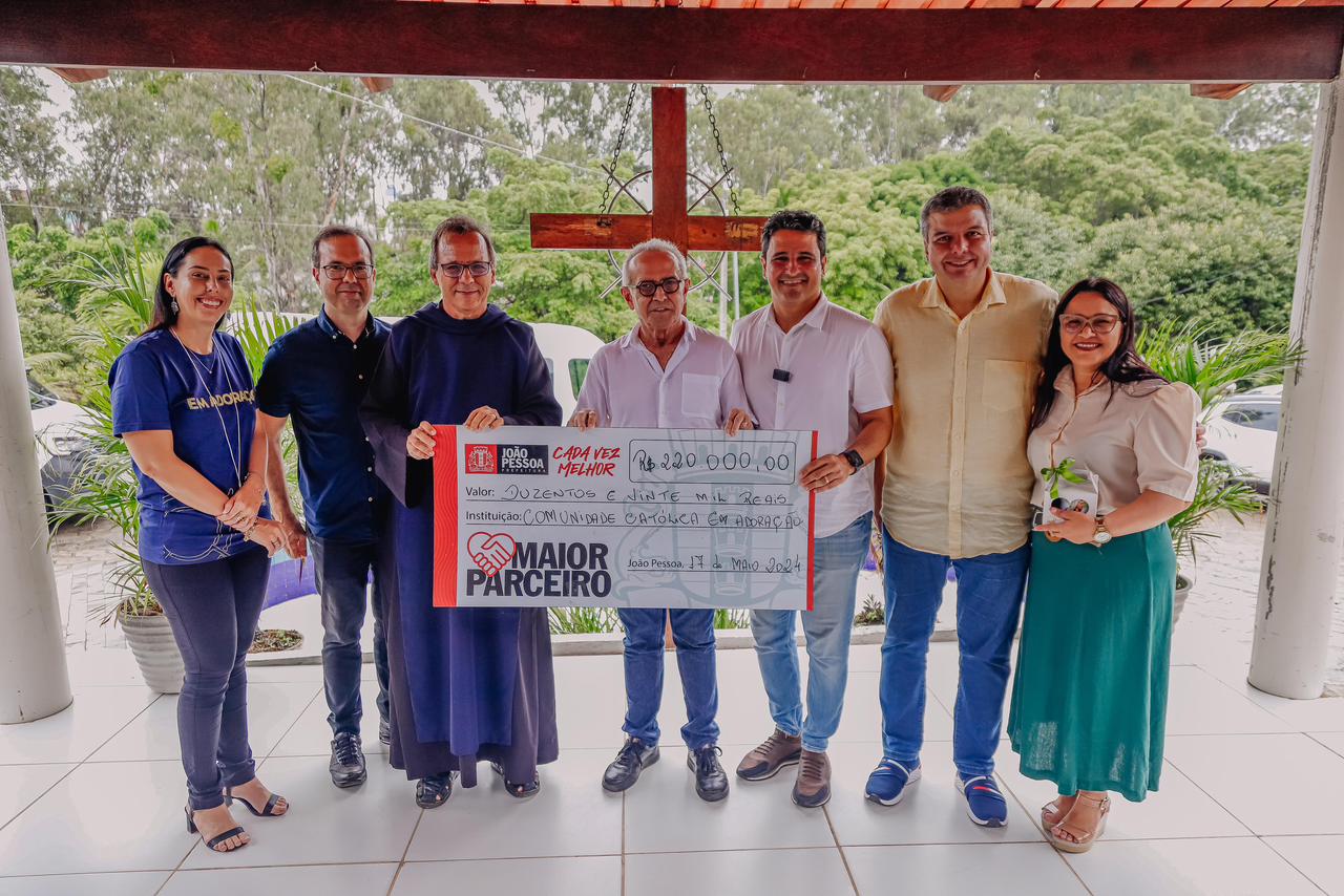 O prefeito Cícero Lucena liberou, nesta sexta-feira (17), o valor de R$ 5,6 milhões em emendas cidadãs para beneficiar 14 instituições que atuam prestando serviços em benefício da população de João Pessoa, em diversas áreas.