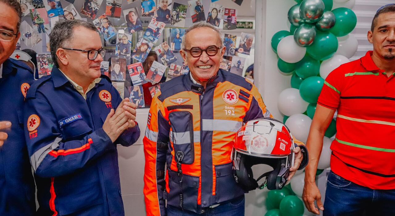 A solenidade aconteceu na sede do Samu, no Centro Administrativo Municipal (CAM), em Água Fria, e contou com a celebração de um culto e um café da manhã especial para os enfermeiros e enfermeiras. Cícero agradeceu o trabalho, empenho e dedicação dos 114 profissionais da corporação e garantiu que a gestão municipal vai continuar avançando para seguir promovendo melhorias para a categoria, de modo que se converta, também, em prestação de bons serviços à população.