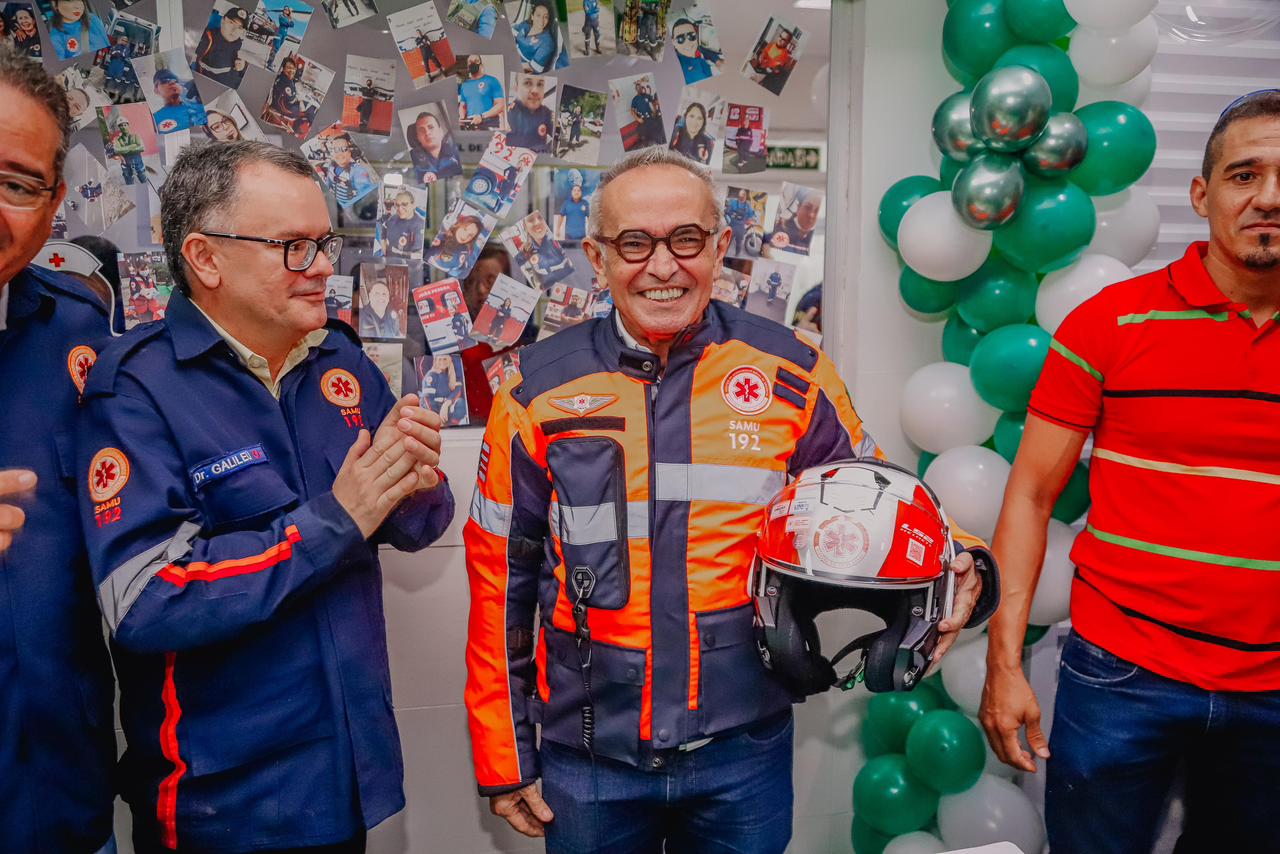 A solenidade aconteceu na sede do Samu, no Centro Administrativo Municipal (CAM), em Água Fria, e contou com a celebração de um culto e um café da manhã especial para os enfermeiros e enfermeiras. Cícero agradeceu o trabalho, empenho e dedicação dos 114 profissionais da corporação e garantiu que a gestão municipal vai continuar avançando para seguir promovendo melhorias para a categoria, de modo que se converta, também, em prestação de bons serviços à população.