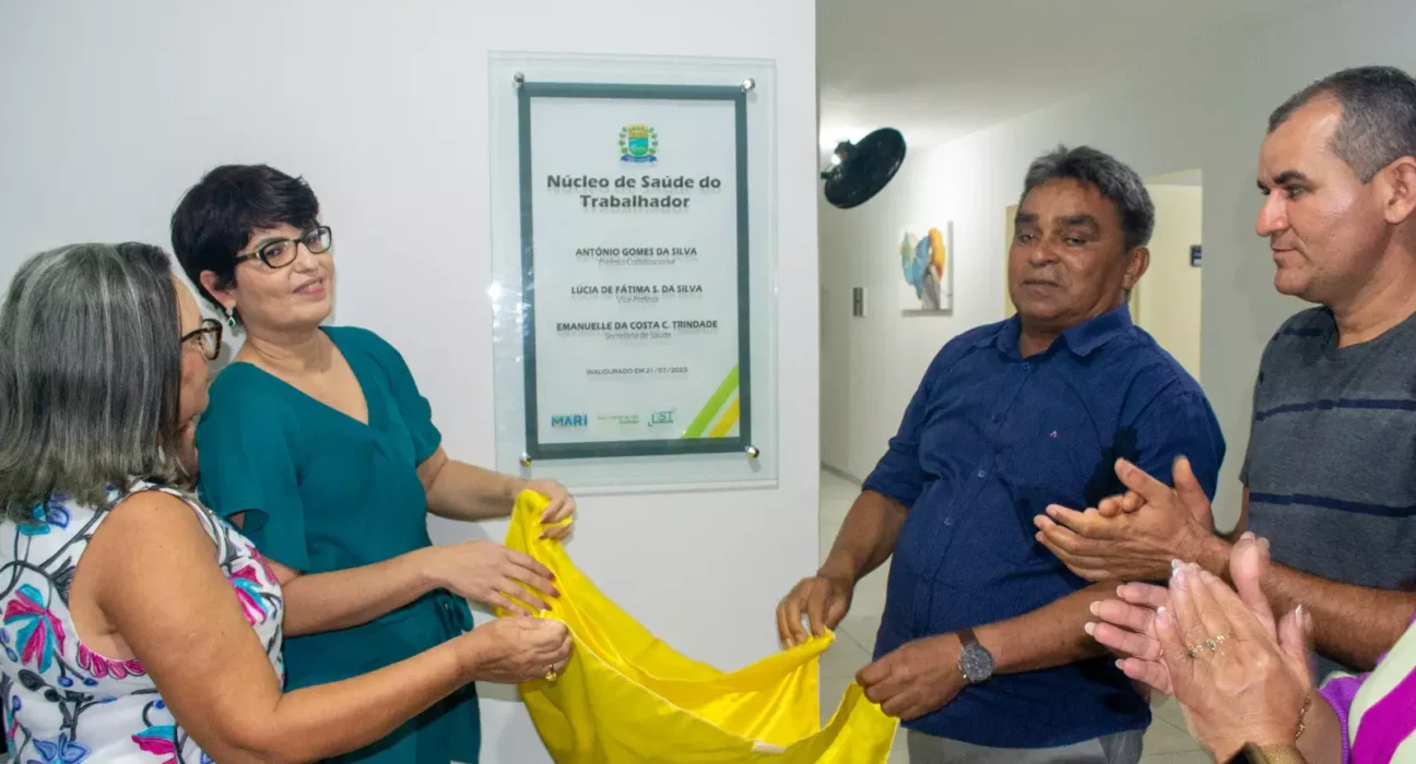 Perguntada por Marcelo José, Emanuelle disse que o Prefeito a chamou e disse: "Eu quero abrir o hospital municipal de Marí, ele achou por bem reabrir o hospital"