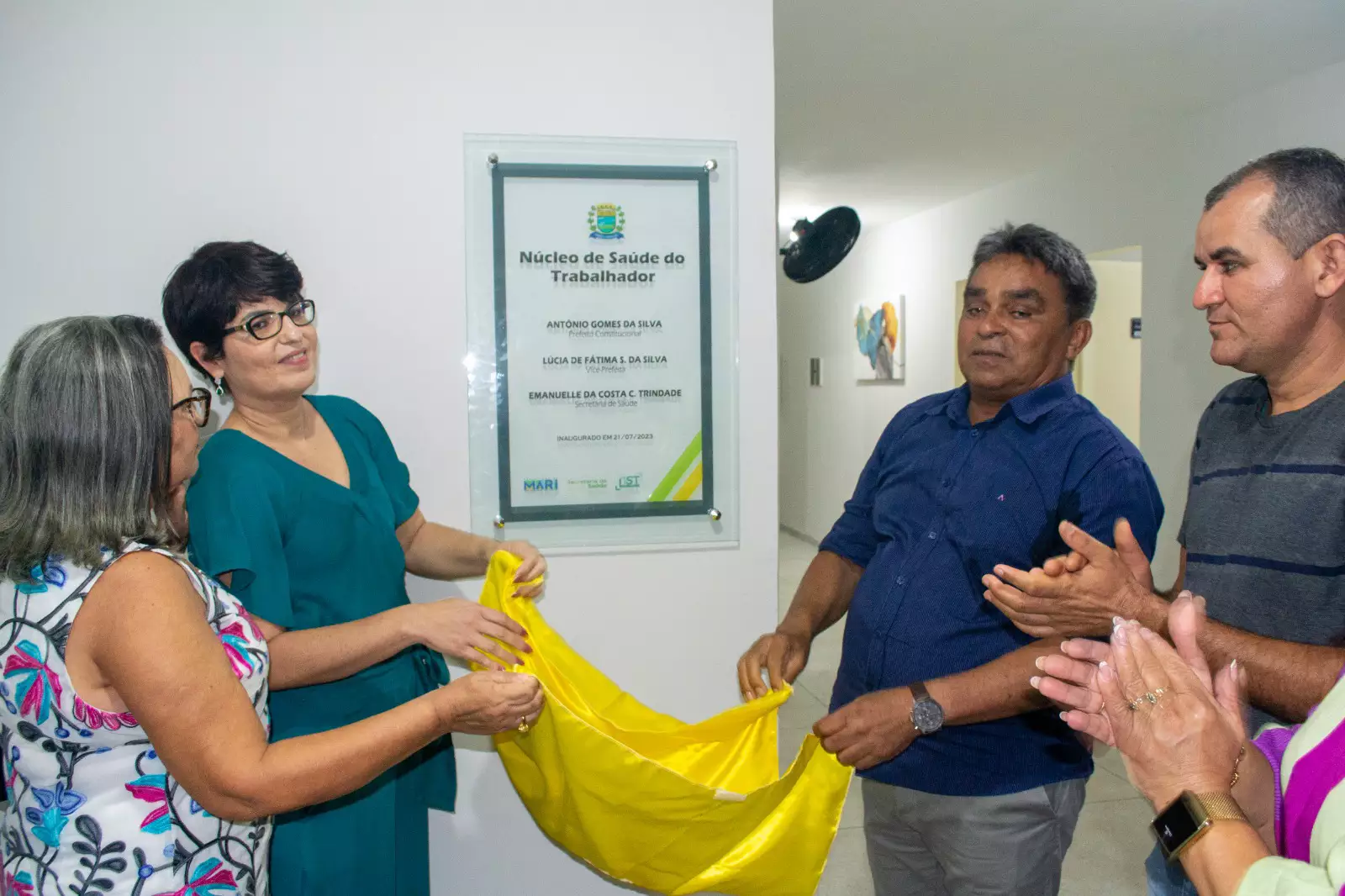 Perguntada por Marcelo José, Emanuelle disse que o Prefeito a chamou e disse: "Eu quero abrir o hospital municipal de Marí, ele achou por bem reabrir o hospital"