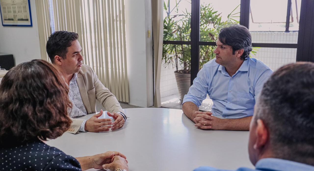 A Prefeitura de João Pessoa concluiu, nesta terça-feira (21), a primeira fase da campanha SOS Rio Grande do Sul, iniciada no começo do mês em anúncio feito pelo vice-prefeito Leo Bezerra, com o objetivo de ajudar a amenizar as consequências das chuvas sobre os desabrigados e vítimas das enchentes no estado gaúcho.