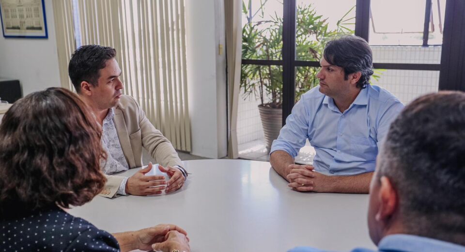 A Prefeitura de João Pessoa concluiu, nesta terça-feira (21), a primeira fase da campanha SOS Rio Grande do Sul, iniciada no começo do mês em anúncio feito pelo vice-prefeito Leo Bezerra, com o objetivo de ajudar a amenizar as consequências das chuvas sobre os desabrigados e vítimas das enchentes no estado gaúcho.