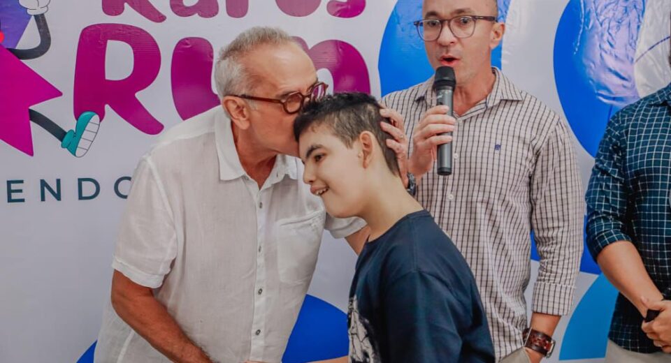 O evento, de acordo com o prefeito, consolida João Pessoa ainda mais no cuidado com pessoas raras, despertando na sociedade um olhar para a causa, que a gestão municipal abraçou e enfrenta com uma assistência especializada. João Pessoa é a primeira capital do Nordeste a contar com um Centro Especializado e avança com a construção de um Centro em Reabilitação, que também vai acolher esse público, formando uma rede de proteção.