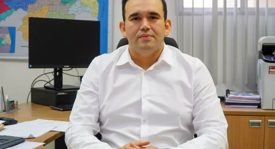 “Entregamos a carta ao governador, atendendo a um chamamento do PSB, para que em Campina Grande o time de João Azevêdo possa estar representado por uma candidatura jovem. Estou colocando o meu nome à disposição de Campina. Não tenho sobrenome político, mas tenho força de vontade para colocar Campina no rumo do desenvolvimento. Tendo uma gestão alinhada com o governo estadual, com o Governo Federal. O campinense não aguenta mais essa briga”, declarou Jhony Bezerra.