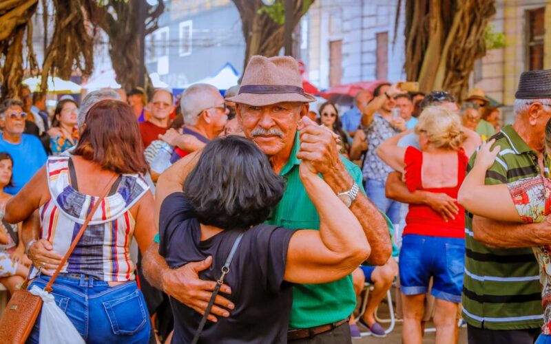 O Sabadinho Bom deste final de semana – 1º de junho – será no ritmo das festas juninas. A atração é o sanfoneiro Helinho Medeiros, que promete tocar alguns chorinhos, mas priorizando o clima de São João.