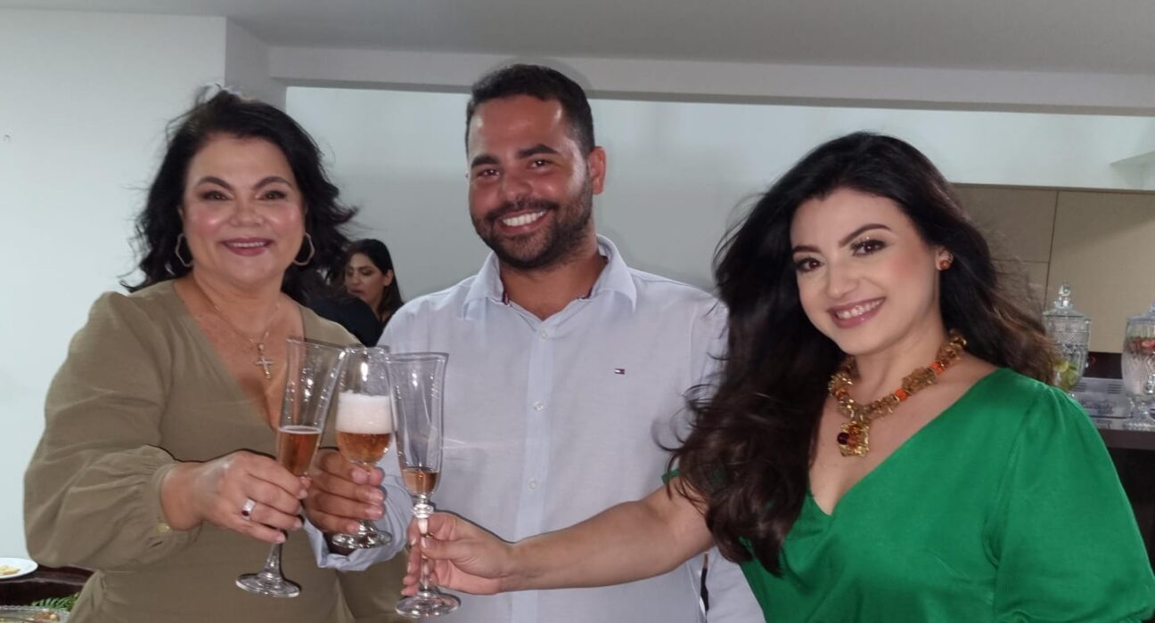 Seguir as orientações jurídicas, é fazer cumprir a lei. Enquanto Presidente da Câmara Municipal de Marí, a casa do Legislativo, me senti extremamente honrado em representar a nossa cidade na inauguração das novas instalações do escritório de advocacia Alves Moreira.