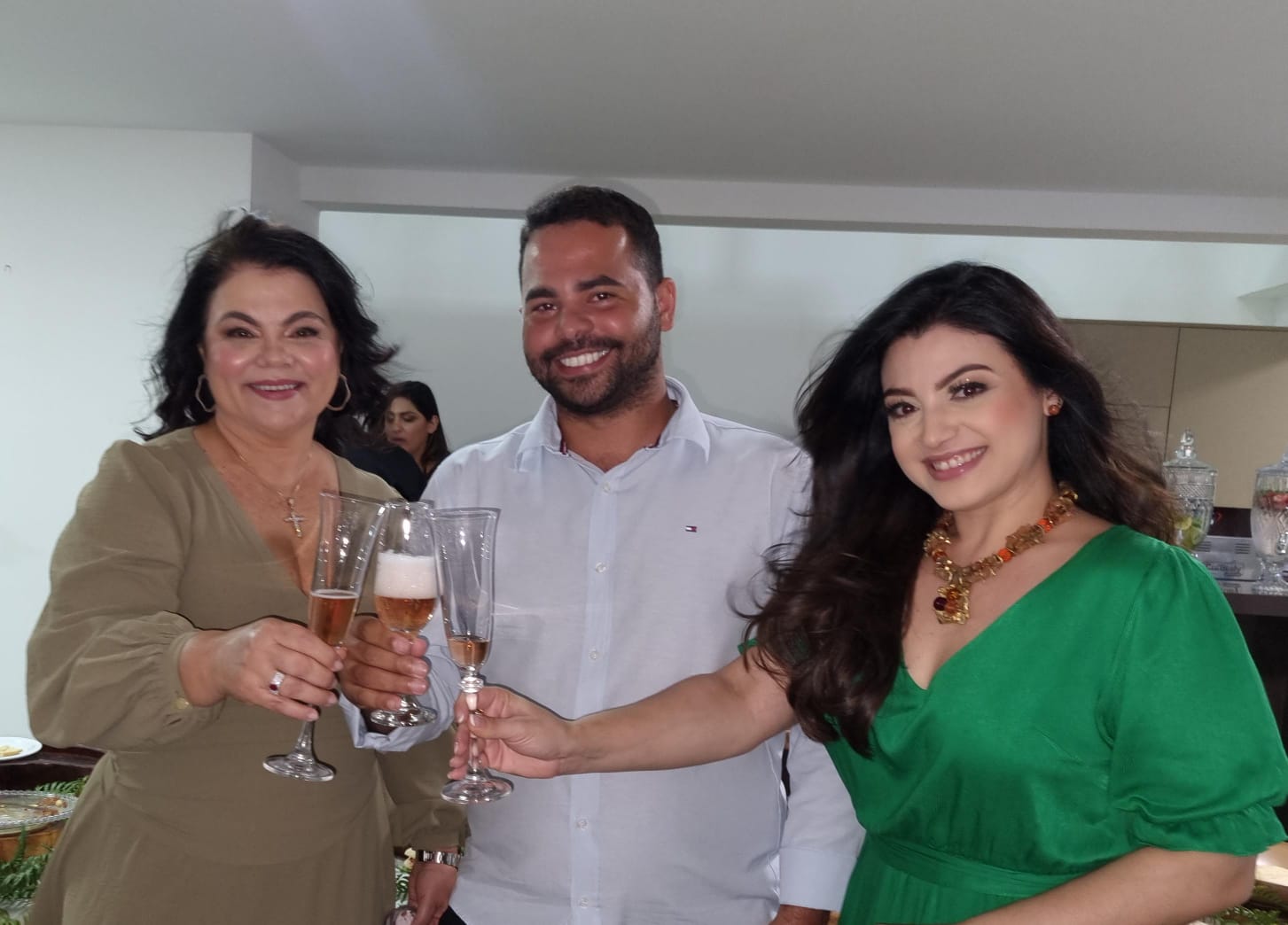 Seguir as orientações jurídicas, é fazer cumprir a lei. Enquanto Presidente da Câmara Municipal de Marí, a casa do Legislativo, me senti extremamente honrado em representar a nossa cidade na inauguração das novas instalações do escritório de advocacia Alves Moreira.