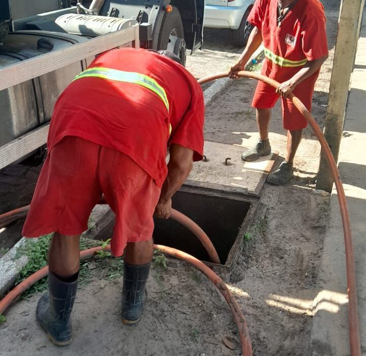 A Secretaria de Infraestrutura (Seinfra) executa, nesta terça-feira (16), serviços de manutenção de iluminação pública, na rede de drenagem e Operação Tapa-Buraco