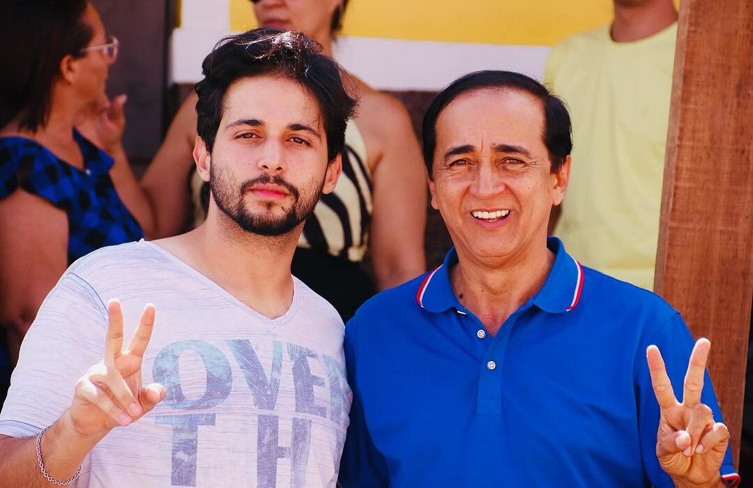 Em meio a tudo isso, Andreza grtitou: o candidato sai da familia, ou Junior Martins, ou eu! Como a útilma palavra é de Marcos, ele respondeu: Você esta certa!