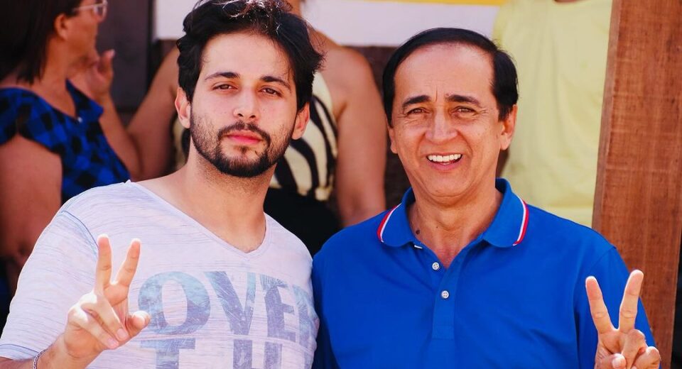 Em meio a tudo isso, Andreza grtitou: o candidato sai da familia, ou Junior Martins, ou eu! Como a útilma palavra é de Marcos, ele respondeu: Você esta certa!